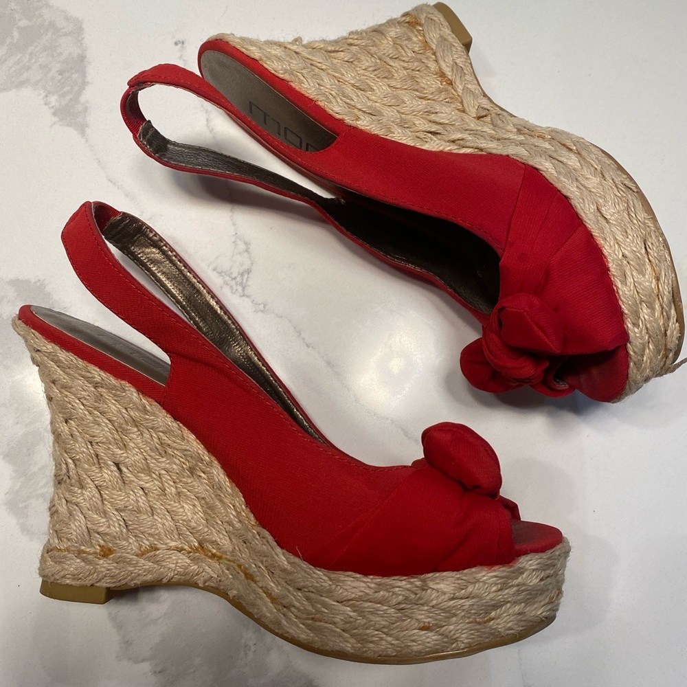 Moda Spana Size 6 red summer wedges